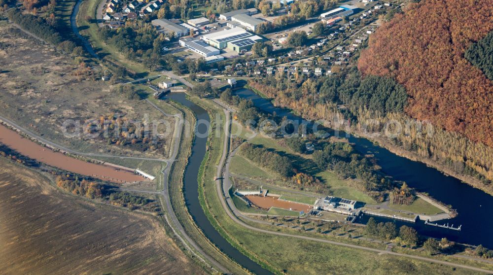 Senftenberg from the bird's eye view: Sluice applications in the channel from the Senftenberger Lake Geierswalder Lake in Senftenberg in the Federal State of Brandenburg