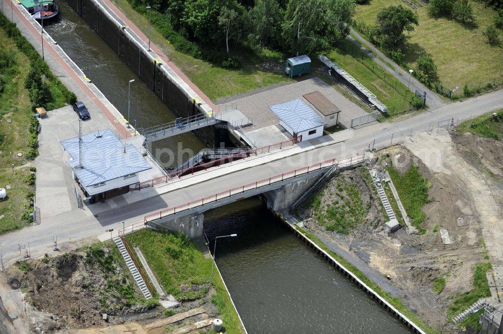 Zerben from the bird's eye view: Blick auf die Schleusenbrücke Zerben B08. Die Brücke überführt den Elbe-Havel-Kanal bei km 345,575. Ein Projekt des WSV: Wasserstraßen-Neubauamt Magdeburg, 39106 Magdeburg, Tel. +49(0)391 535-0, email: wna-magdeburg@wsv.bund.de Bridge at the lock / sluice in Zerben over the Elbe-Havel-Canal.