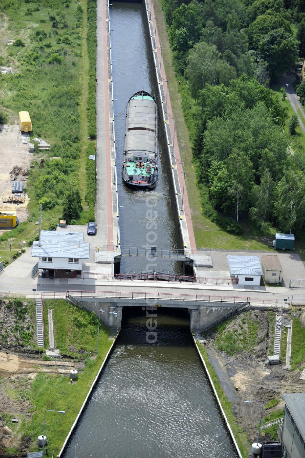 Aerial image Zerben - Blick auf die Schleusenbrücke Zerben B08. Die Brücke überführt den Elbe-Havel-Kanal bei km 345,575. Ein Projekt des WSV: Wasserstraßen-Neubauamt Magdeburg, 39106 Magdeburg, Tel. +49(0)391 535-0, email: wna-magdeburg@wsv.bund.de Bridge at the lock / sluice in Zerben over the Elbe-Havel-Canal.