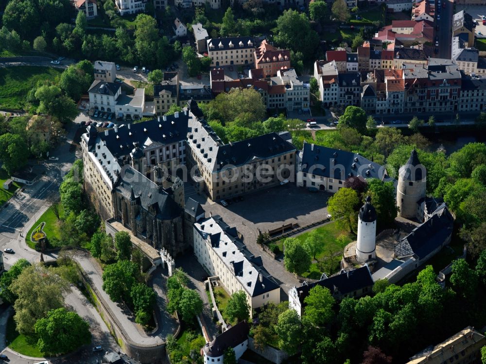 Aerial photograph Altenburg - View of the castle of Altenburg, a former residence of the Dukes of Saxe-Altenburg. It is located in the center of Altenburg in Thuringia and the castle houses and Playing Cards Museum