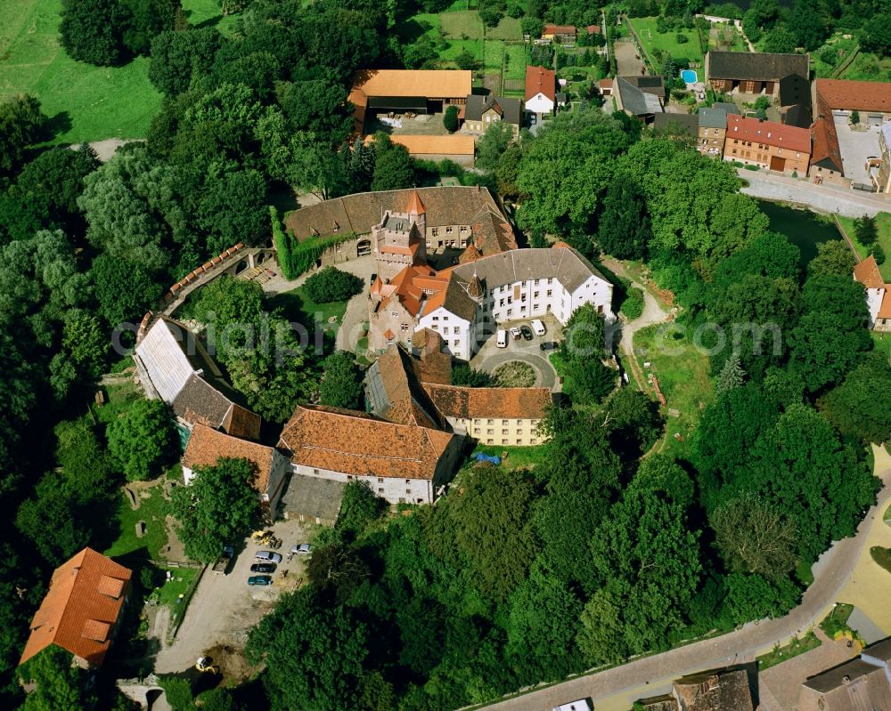 Aerial image Altenhausen - Castle Altenhausen in the North of the village of Altenhausen in the state of Saxony-Anhalt. The castle with its round fortress and castle keep is surrounded by the park and a forest. The buildings are located on a middle age ring wall. The castle is home to a youth hostel and hotel. It is an events location and site of a middle age fair