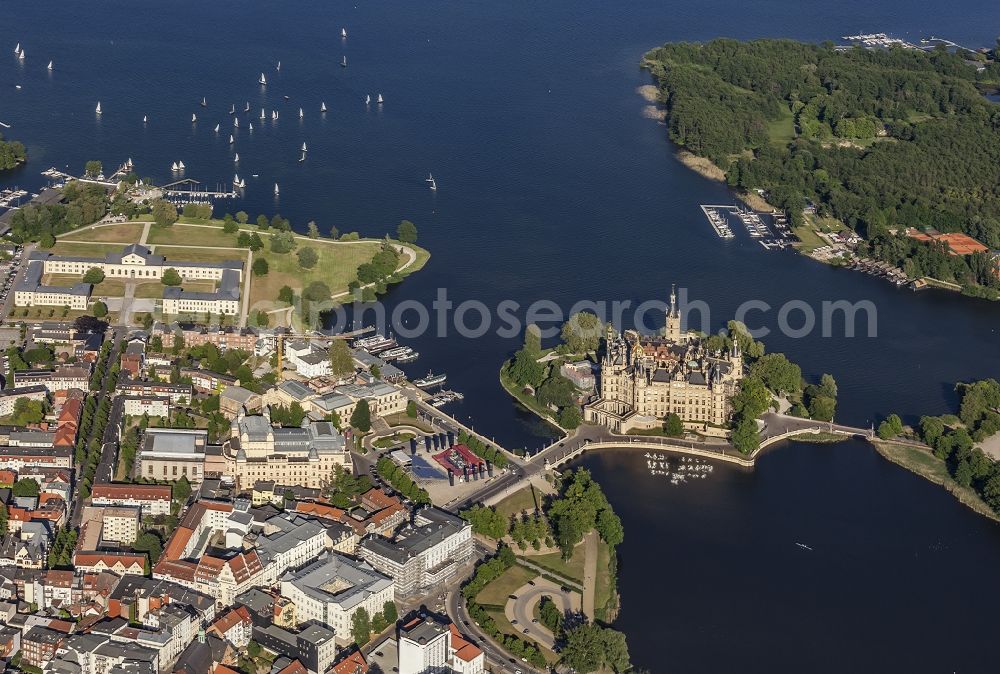 Schwerin from the bird's eye view: Castle with castle Park and Castle lake in Schwerin in the federal state Mecklenburg-West Pomerania. The Schweriner castle is a seat of the Landtag in Meck-Pom