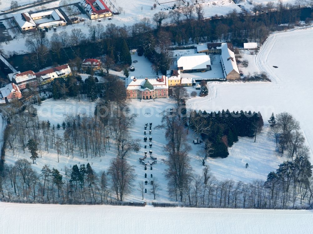 Aerial photograph Möckmühl - Assumstadt Castle in the Züttlingen part of Möckmühl in the state of Baden-Württemberg. The baroque style castle is located in Assumstadt. It is partly a copy of Schönbrunn Castle in Vienna. Today it is Wolfgang Gerberely owned