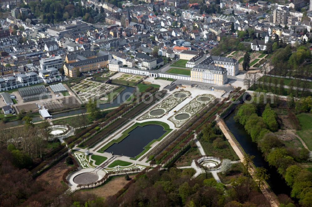 Brühl from above - Blick auf das Schloss Augustusburg in Brühl in Nordrhein-Westfalen. Die Schlossanlage wurde 1725 auf den Ruinen eines mittelalterlichen Wasserschlosses errichtet. View to the castle Augustusburg in Brühl in North-Rhine Westphalia. The castle arrangement was built in 1725 at the foundations of an old water castle.