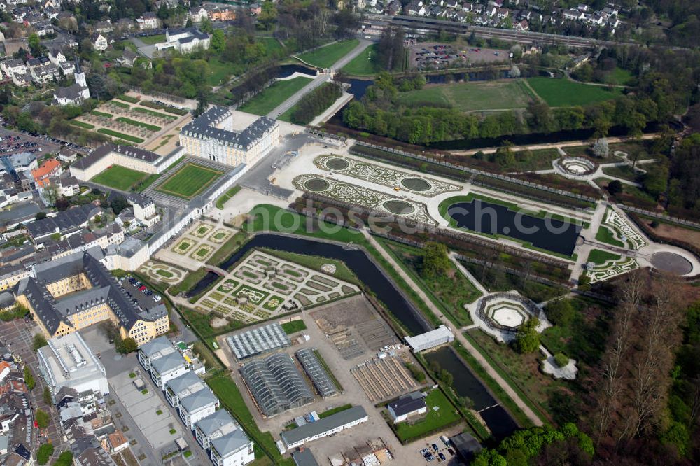 Aerial image Brühl - Blick auf das Schloss Augustusburg in Brühl in Nordrhein-Westfalen. Die Schlossanlage wurde 1725 auf den Ruinen eines mittelalterlichen Wasserschlosses errichtet. View to the castle Augustusburg in Brühl in North-Rhine Westphalia. The castle arrangement was built in 1725 at the foundations of an old water castle.