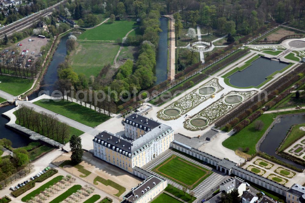 Brühl from the bird's eye view: Blick auf das Schloss Augustusburg in Brühl in Nordrhein-Westfalen. Die Schlossanlage wurde 1725 auf den Ruinen eines mittelalterlichen Wasserschlosses errichtet. View to the castle Augustusburg in Brühl in North-Rhine Westphalia. The castle arrangement was built in 1725 at the foundations of an old water castle.