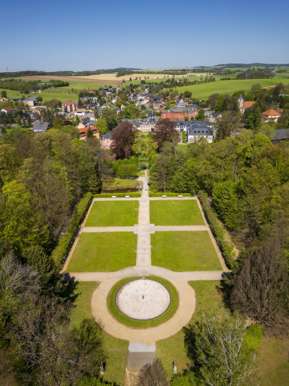 Großharthau from the bird's eye view: Building complex in the park of the castle Barock- and Schlosspark on street Rittergut in Grossharthau in the state Saxony, Germany