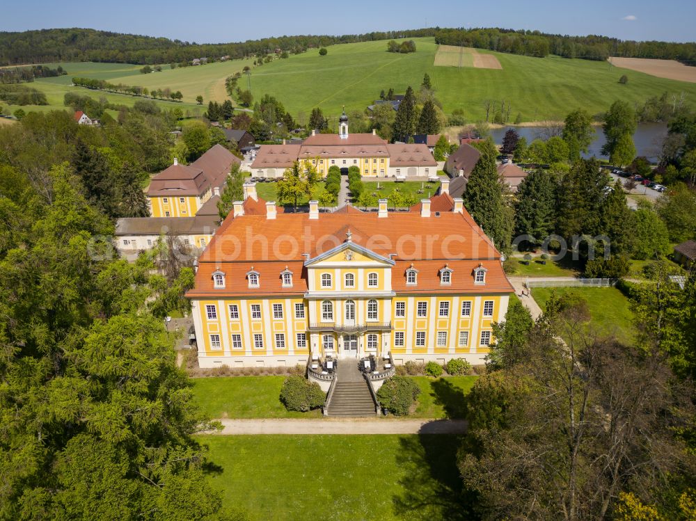 Rammenau from the bird's eye view: Building complex in the park of the castle Barockschloss Rammenau on street Am Schloss in Rammenau in the state Saxony, Germany