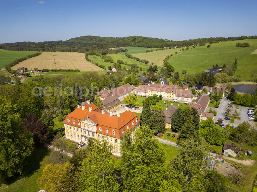 Aerial photograph Rammenau - Building complex in the park of the castle Barockschloss Rammenau on street Am Schloss in Rammenau in the state Saxony, Germany