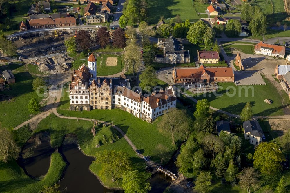 Aerial photograph Basedow - View of the castle Basedow in the state Mecklenburg-West Pomerania