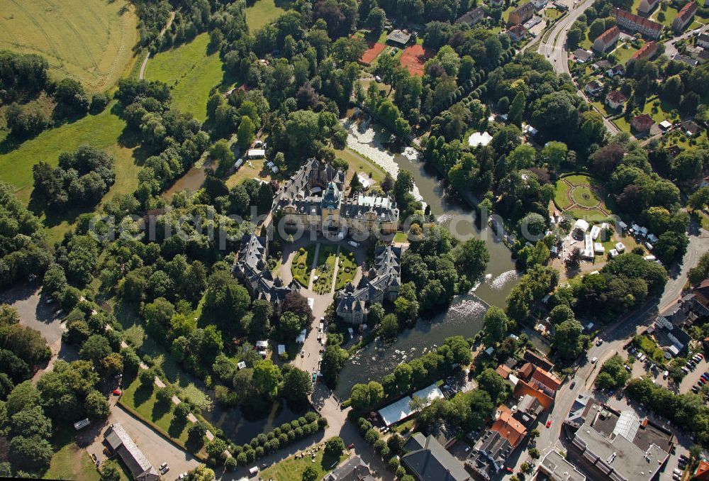 BÜCKEBURG from the bird's eye view: Blick auf das Schloss Bückeburg in Niedersachsen. View of the Bückeburg castle in Lower Saxony.