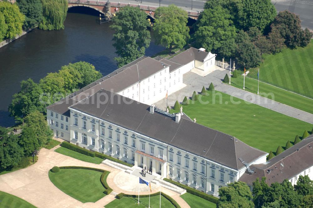 Aerial image Berlin - Schloß Bellevue (Amtssitz des Bundespräsidenten) im Berliner Tiergarten