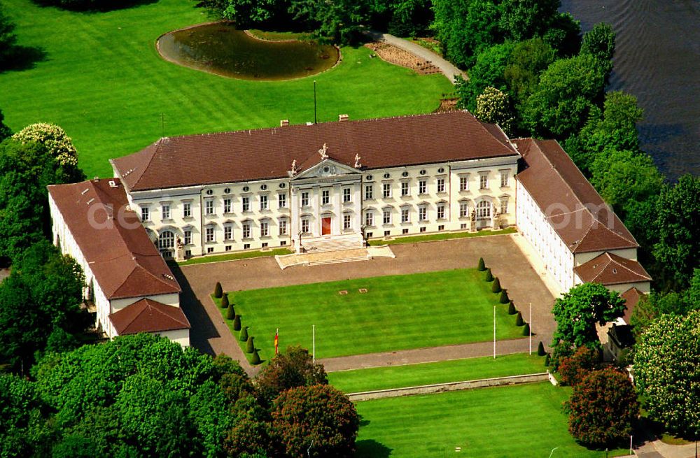 Berlin - Tiergarten from above - Schloß Bellevue im Berliner Tiergarten (Amtssitz des Bundespräsidenten).