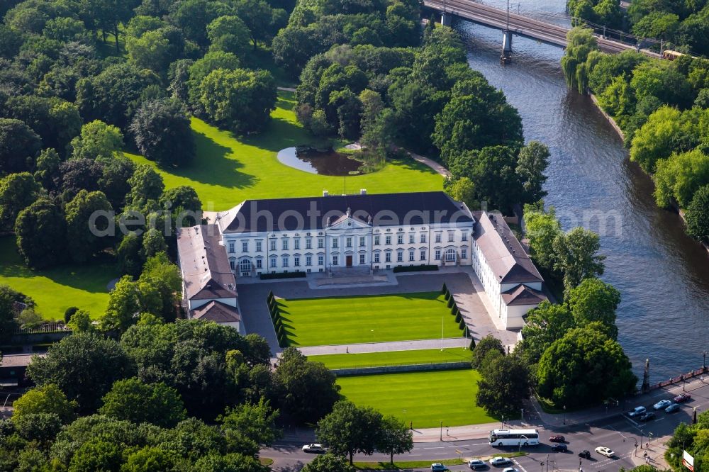 Berlin from the bird's eye view: Castle Bellvue Berlin Tiergarten