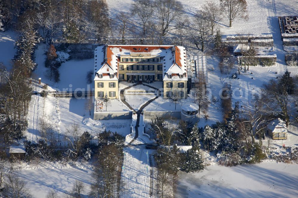 Aerial image Gelsenkirchen - Buer - Blick auf das Schloss Berge im Winter bei Gelsenkirchen-Buer, Nordrhein-Westfalen. Die ursprüngliche Wasserburg wurde, Ende des 18 Jahrhundert, in ein Barockschloss umgebaut. Im Schloss befinden sich ein Hotel und eines der bekanntesten Restaurantes von Gelsenkirchen. View of the castle Berge in winter near Gelsenkrichen-Buer, North Rhine-Westphalia. The original moated castle was, at the end of the 18th century, rebuilt in a baroque palace. In the castle is a hotel and one of the most famous restaurants in Gelsenkirchen placed.