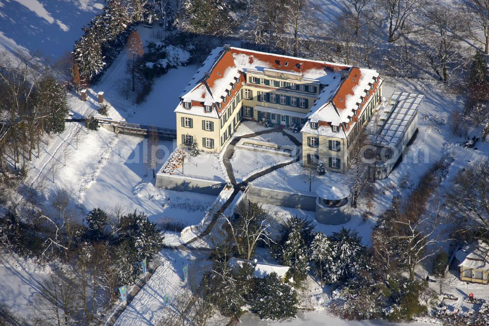 Aerial photograph Gelsenkirchen - Buer - Blick auf das Schloss Berge im Winter bei Gelsenkirchen-Buer, Nordrhein-Westfalen. Die ursprüngliche Wasserburg wurde, Ende des 18 Jahrhundert, in ein Barockschloss umgebaut. Im Schloss befinden sich ein Hotel und eines der bekanntesten Restaurantes von Gelsenkirchen. View of the castle Berge in winter near Gelsenkrichen-Buer, North Rhine-Westphalia. The original moated castle was, at the end of the 18th century, rebuilt in a baroque palace. In the castle is a hotel and one of the most famous restaurants in Gelsenkirchen placed.