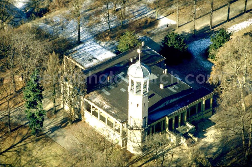 Aerial photograph Berlin - Biesdorf - Schloß Biesdorf mit Parkanlagen an der B1 in Berlin - Marzahn / Biesdorf.