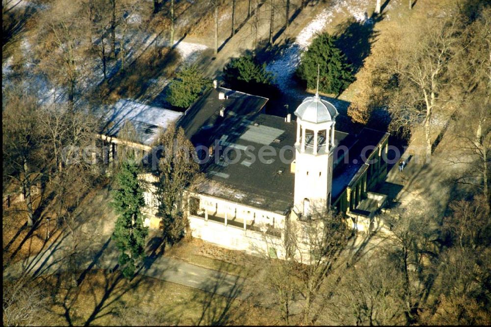 Berlin - Biesdorf from above - Schloß Biesdorf mit Parkanlagen an der B1 in Berlin - Marzahn / Biesdorf.