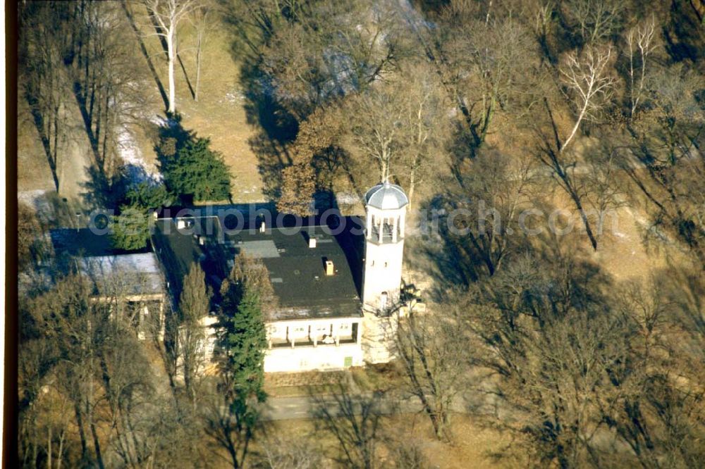 Berlin - Biesdorf from the bird's eye view: Schloß Biesdorf mit Parkanlagen an der B1 in Berlin - Marzahn / Biesdorf.