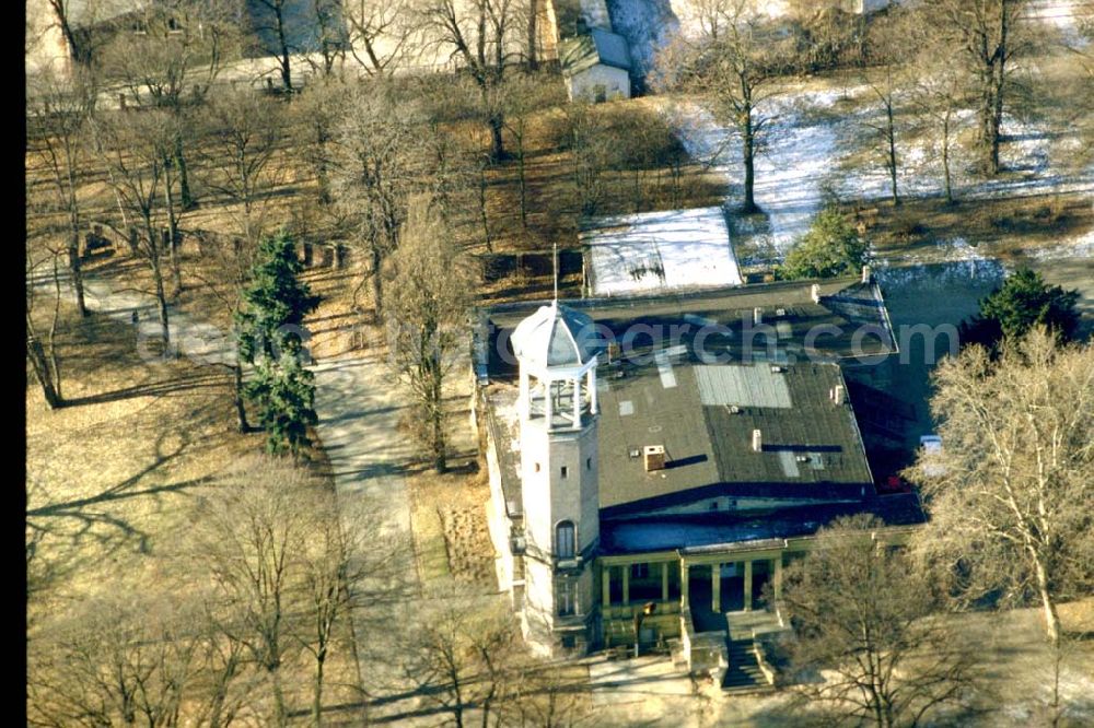 Aerial photograph Berlin - Biesdorf - Schloß Biesdorf mit Parkanlagen an der B1 in Berlin - Marzahn / Biesdorf.