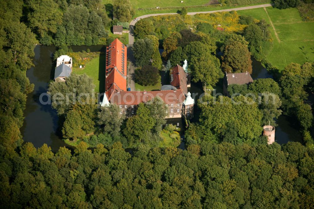 Castrop-Rauxel from the bird's eye view: Blick auf das Schloss / Wasserschloss Bladenhorst. Castrop Rauxel castle Bladenhorst, castle surrounded by moats.