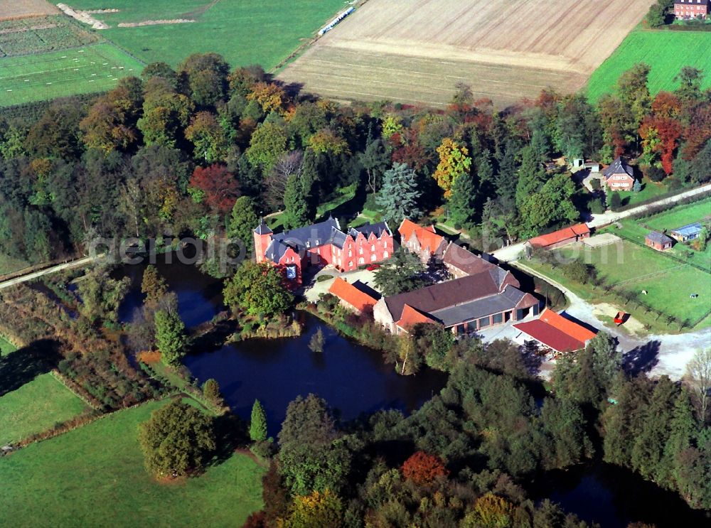 Aerial photograph Neukirchen-Vluyn - Castle Park and Water Castle Bloemershein in Neukirchen in North Rhine-Westphalia