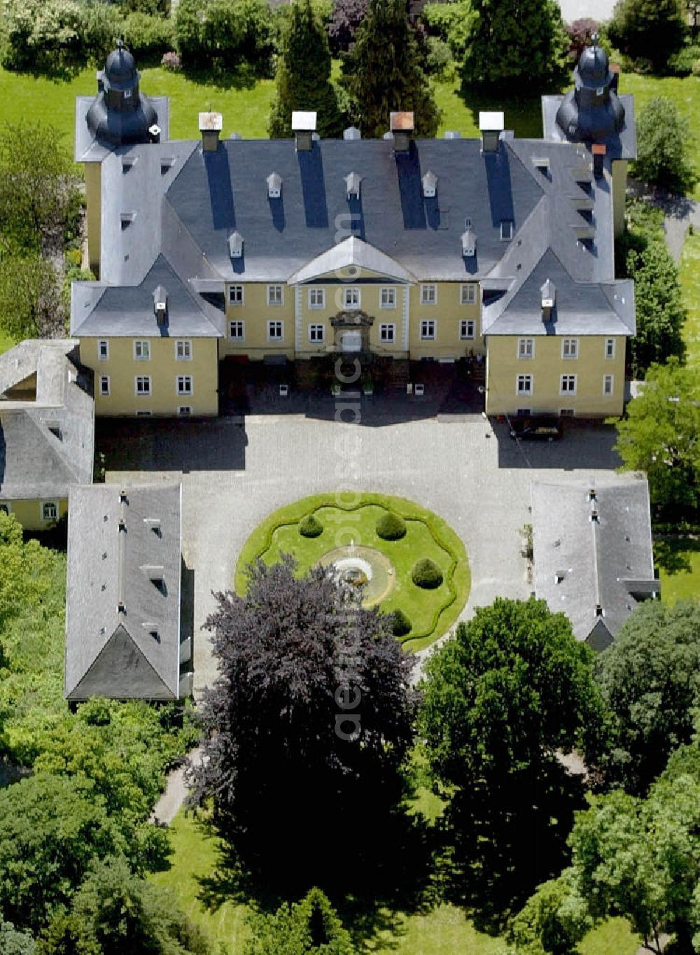 Aerial photograph Brilon - Blick auf das Schloss Olsberg in Brilon.