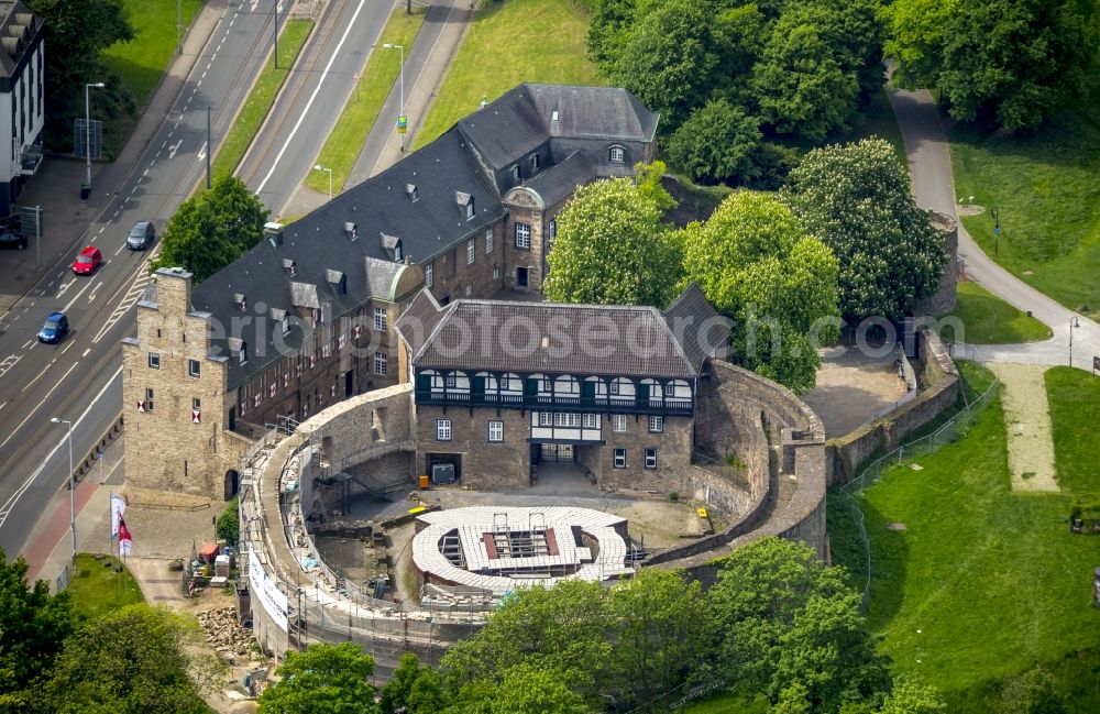 Mülheim an der Ruhr from above - Broich castle in Muelheim an der Ruhr in the state North Rhine-Westphalia. The castle is located on the historical Ruhr ford and is one of the oldest defense buildings in the area