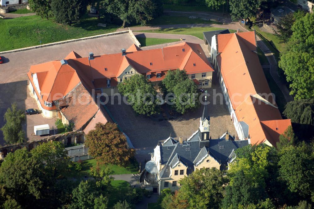 Aerial photograph FREITAL - Blick auf das Schloss Burgk und das Heimatmuseum. Freital ist eine Große Kreisstadt in Sachsen und die zweitgrößte Stadt im Landkreis Sächsische Schweiz-Osterzgebirge. Sie entstand am 1. Oktober 1921 durch den Zusammenschluss der Orte Deuben, Döhlen und Potschappel, 1922 kam Zauckerode dazu. Geprägt wurde die Stadt vom Steinkohlenbergbau und der Stahlindustrie („Tal der Arbeit“). Kontakt: Städtische Sammlungen Freital auf Schloss Burgk, Altburgk 61, 01705 Freital, Tel. +49 (0)351 649 15 62, Fax +49 (0)351 641 83 10, e-mail: museum@freital.de