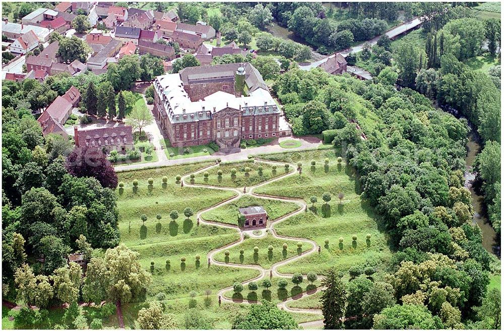 Aerial image Burgscheidungen - 11.07.2004 Blick auf das Schloss Burgscheidungen Schloss und Schlosspark sind heute Bestandteil der Gartenträume - Historische Parks und Schlösser in Sachsen-Anhalt. Gemeindeverwaltung Burgscheidungen Schlossbergstr. 54 06636 Burgscheidungen Tel. (03 44 62) 2 05 44 Schloss wird derzeit rekonstruiert und ist geschlossen / Park ist ganzjährig zugänglich.