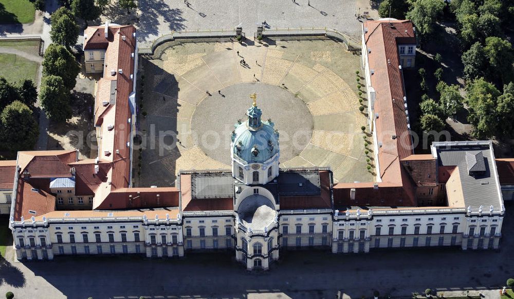 Berlin from the bird's eye view: Blick auf das Schloss Charlottenburg. Es gehört zur Stiftung Preußische Schlösser und Gärten Berlin-Brandenburg. View of Charlottenburg Palace. It is part of the Prussian Palace and Gardens Foundation Berlin-Brandenburg.