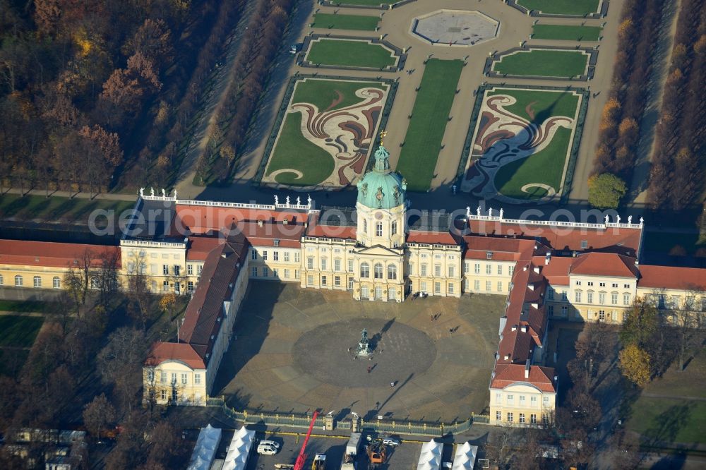 Aerial photograph Berlin - Charlottenburg Palace is located in the Charlottenburg district of the Charlottenburg-Wilmersdorf district of Berlin. It belongs to the Foundation for Prussian Palaces and Gardens Foundation Berlin-Brandenburg