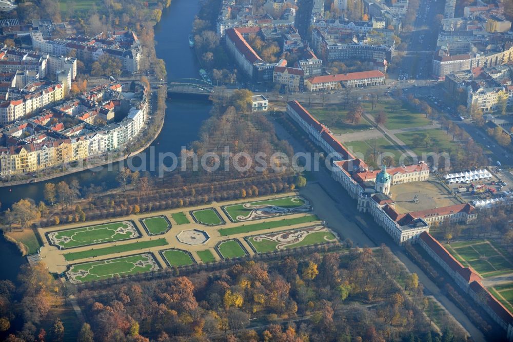 Aerial photograph Berlin - Charlottenburg Palace is located in the Charlottenburg district of the Charlottenburg-Wilmersdorf district of Berlin. It belongs to the Foundation for Prussian Palaces and Gardens Foundation Berlin-Brandenburg