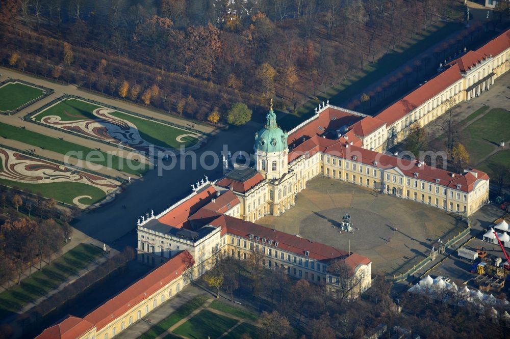 Aerial image Berlin - Charlottenburg Palace is located in the Charlottenburg district of the Charlottenburg-Wilmersdorf district of Berlin. It belongs to the Foundation for Prussian Palaces and Gardens Foundation Berlin-Brandenburg