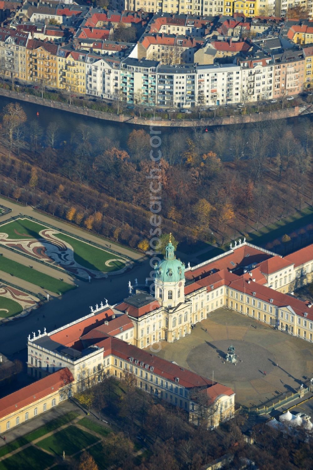 Aerial photograph Berlin - Charlottenburg Palace is located in the Charlottenburg district of the Charlottenburg-Wilmersdorf district of Berlin. It belongs to the Foundation for Prussian Palaces and Gardens Foundation Berlin-Brandenburg