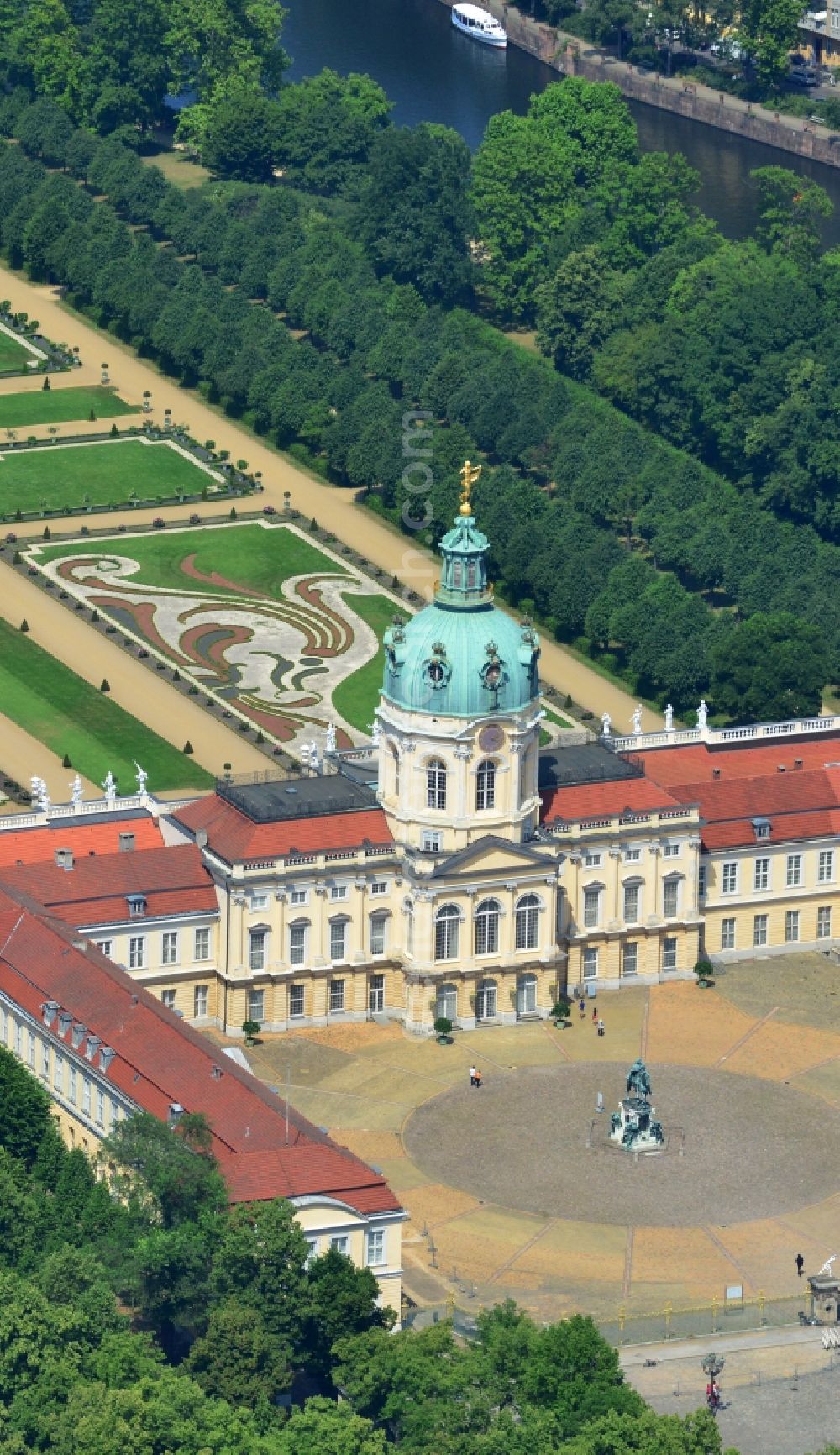 Berlin from above - Charlottenburg Palace is located in the Charlottenburg district of the Charlottenburg-Wilmersdorf district of Berlin. It belongs to the Foundation for Prussian Palaces and Gardens Foundation Berlin-Brandenburg