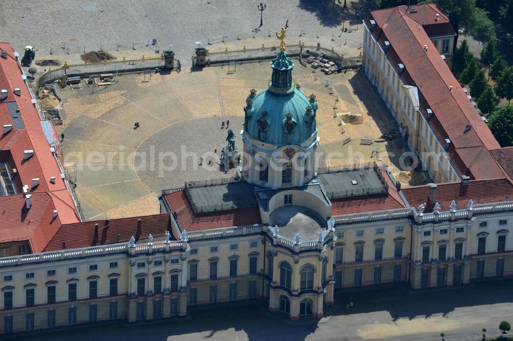 Aerial image Berlin - Charlottenburg Palace is located in the Charlottenburg district of the Charlottenburg-Wilmersdorf district of Berlin. It belongs to the Foundation for Prussian Palaces and Gardens Foundation Berlin-Brandenburg