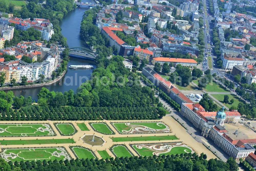 Aerial image Berlin - Charlottenburg Palace is located in the Charlottenburg district of the Charlottenburg-Wilmersdorf district of Berlin. It belongs to the Foundation for Prussian Palaces and Gardens Foundation Berlin-Brandenburg