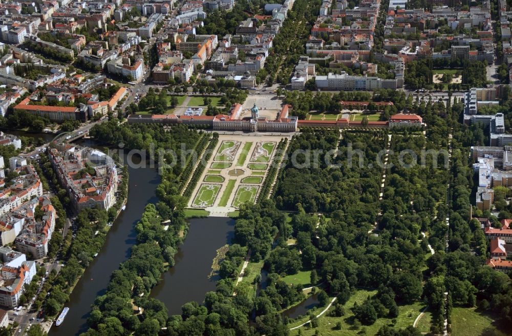 Aerial photograph Berlin - Charlottenburg Palace is located in the Charlottenburg district of the Charlottenburg-Wilmersdorf district of Berlin. It belongs to the Foundation for Prussian Palaces and Gardens Foundation Berlin-Brandenburg