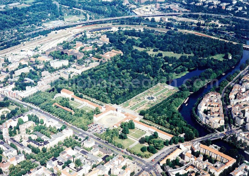 Berlin from the bird's eye view: Schloß Charlottenburg an der Schloßstraße.