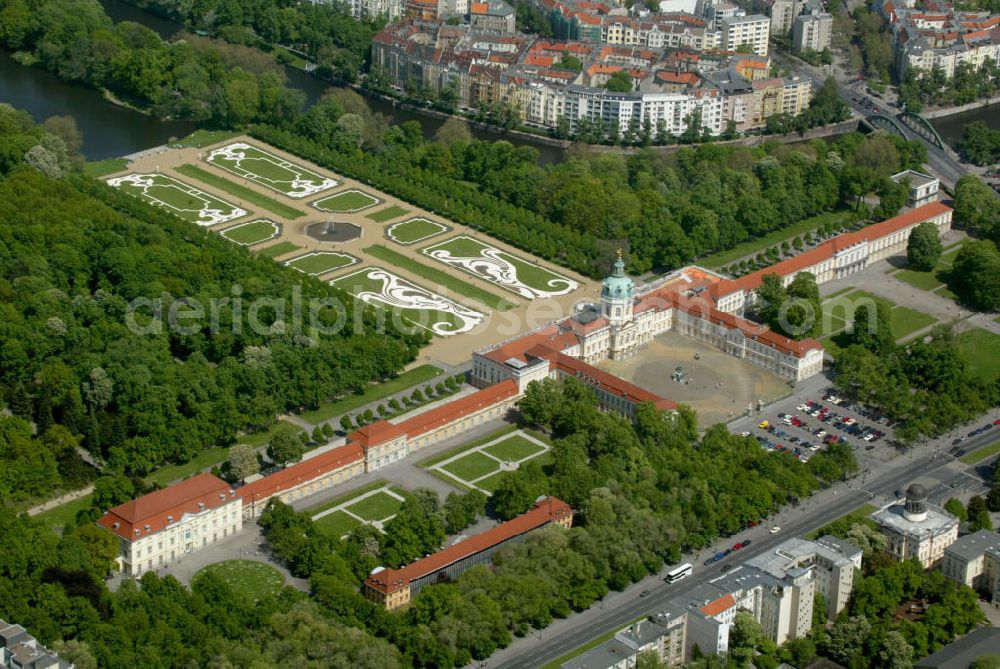 Aerial photograph Berlin - Blick auf das Schloss Charlottenburg mit dem Barockgarten.