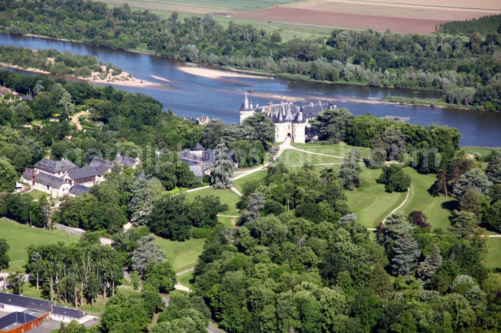 Aerial image Chaumont-sur-Loire - Blick auf das Schloss der französischen Gemeinde Chaumont-sur-Loire im Département Loir-et-Cher mit dem Fluss Loire im Hintergrund. Das Schloss wurde im 15. Jahrhundert als Ersatz für einen geschliffenen Vorgängerbau errichtet und ist heute für Besucher zugänglich. View to the castle chaumont of the village Chaumont-sur-Loire with the river Loire in the background. The castle was built in the 15th century and is opened for visitors now.