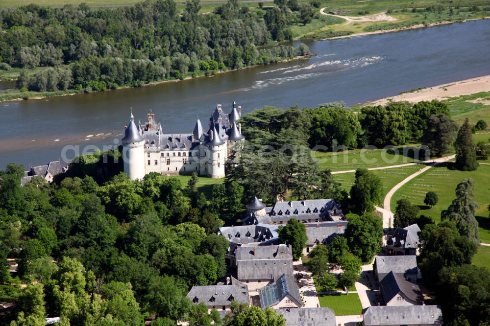 Aerial image Chaumont-sur-Loire - Blick auf das Schloss der französischen Gemeinde Chaumont-sur-Loire im Département Loir-et-Cher mit dem Fluss Loire im Hintergrund. Das Schloss wurde im 15. Jahrhundert als Ersatz für einen geschliffenen Vorgängerbau errichtet und ist heute für Besucher zugänglich. View to the castle chaumont of the village Chaumont-sur-Loire with the river Loire in the background. The castle was built in the 15th century and is opened for visitors now.