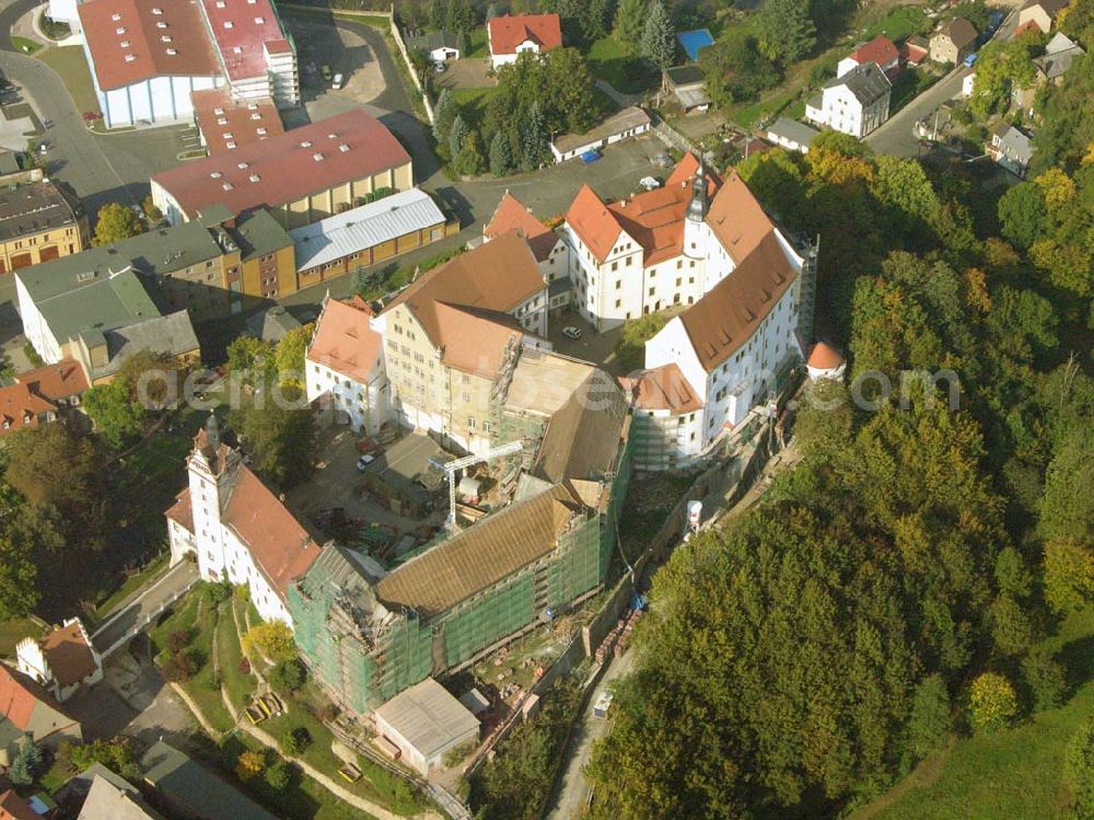 Colditz from above - Das ehemalige kurfürstliche Schloss Colditz gehört zu den imposantesten Anlagen in Sachsen. Die vermutlich im 11. Jahrhundert errichtete Burg spielte im Mittelalter eine bedeutende Rolle, war sie doch Burgward der deutschen Kaiser und damit Herrschaftszentrum im pleissenländischen Reichsterritorium. Schloss Colditz, Schlossgasse 1, 04680 Colditz