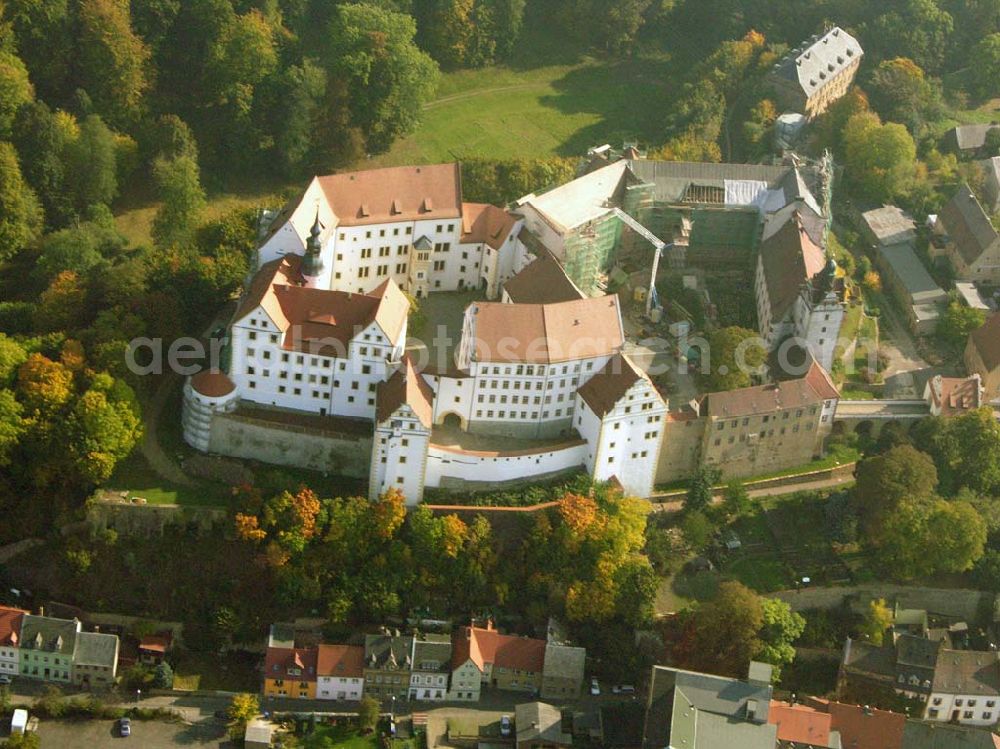 Colditz from above - Das ehemalige kurfürstliche Schloss Colditz gehört zu den imposantesten Anlagen in Sachsen. Die vermutlich im 11. Jahrhundert errichtete Burg spielte im Mittelalter eine bedeutende Rolle, war sie doch Burgward der deutschen Kaiser und damit Herrschaftszentrum im pleissenländischen Reichsterritorium. Schloss Colditz, Schlossgasse 1, 04680 Colditz