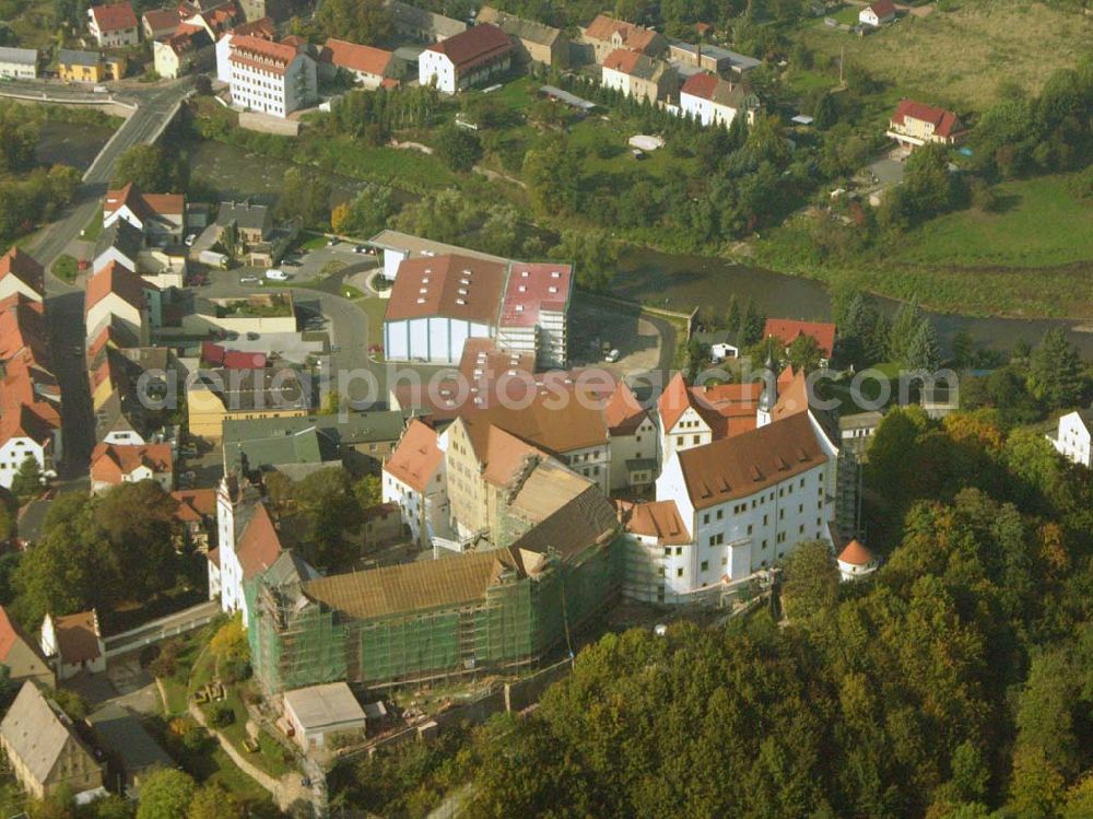 Colditz from above - Das ehemalige kurfürstliche Schloss Colditz gehört zu den imposantesten Anlagen in Sachsen. Die vermutlich im 11. Jahrhundert errichtete Burg spielte im Mittelalter eine bedeutende Rolle, war sie doch Burgward der deutschen Kaiser und damit Herrschaftszentrum im pleissenländischen Reichsterritorium. Schloss Colditz, Schlossgasse 1, 04680 Colditz