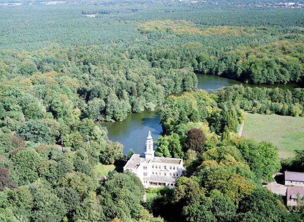 Aerial photograph Schönwalde / Brandenburg - Schloß Dammsmühl bei Schönwalde in Brandenburg.