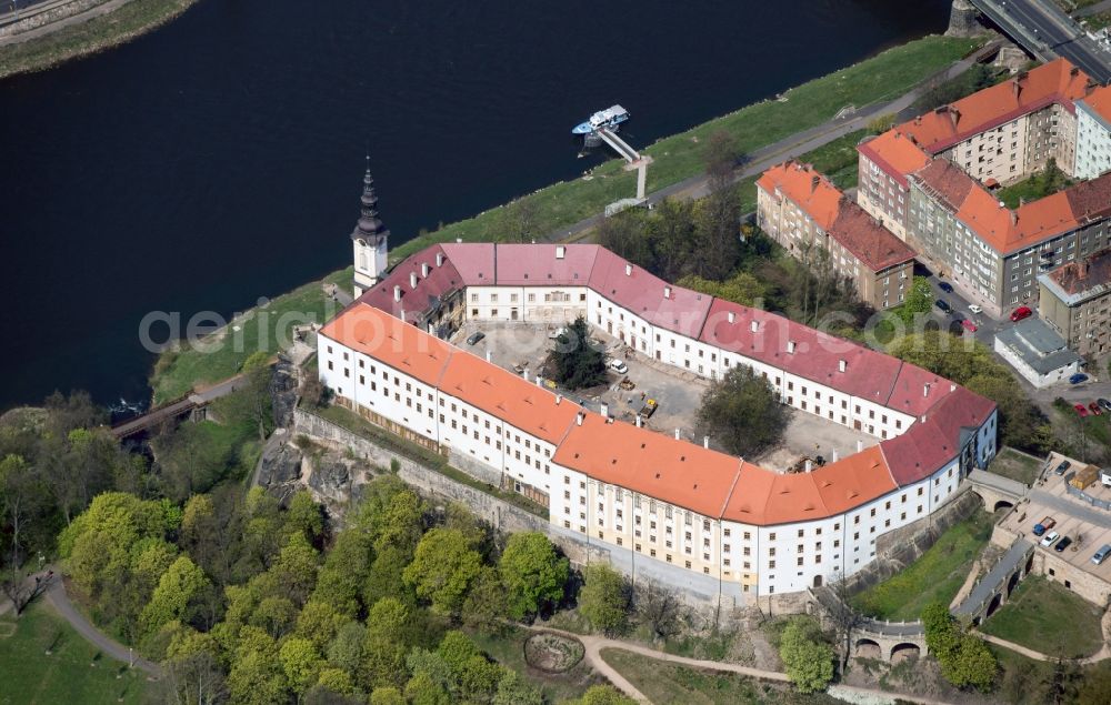 Aerial image Tetschen-Bodenbach, Decin - Decin Castle on the banks of the Elbe in the Czech Republic