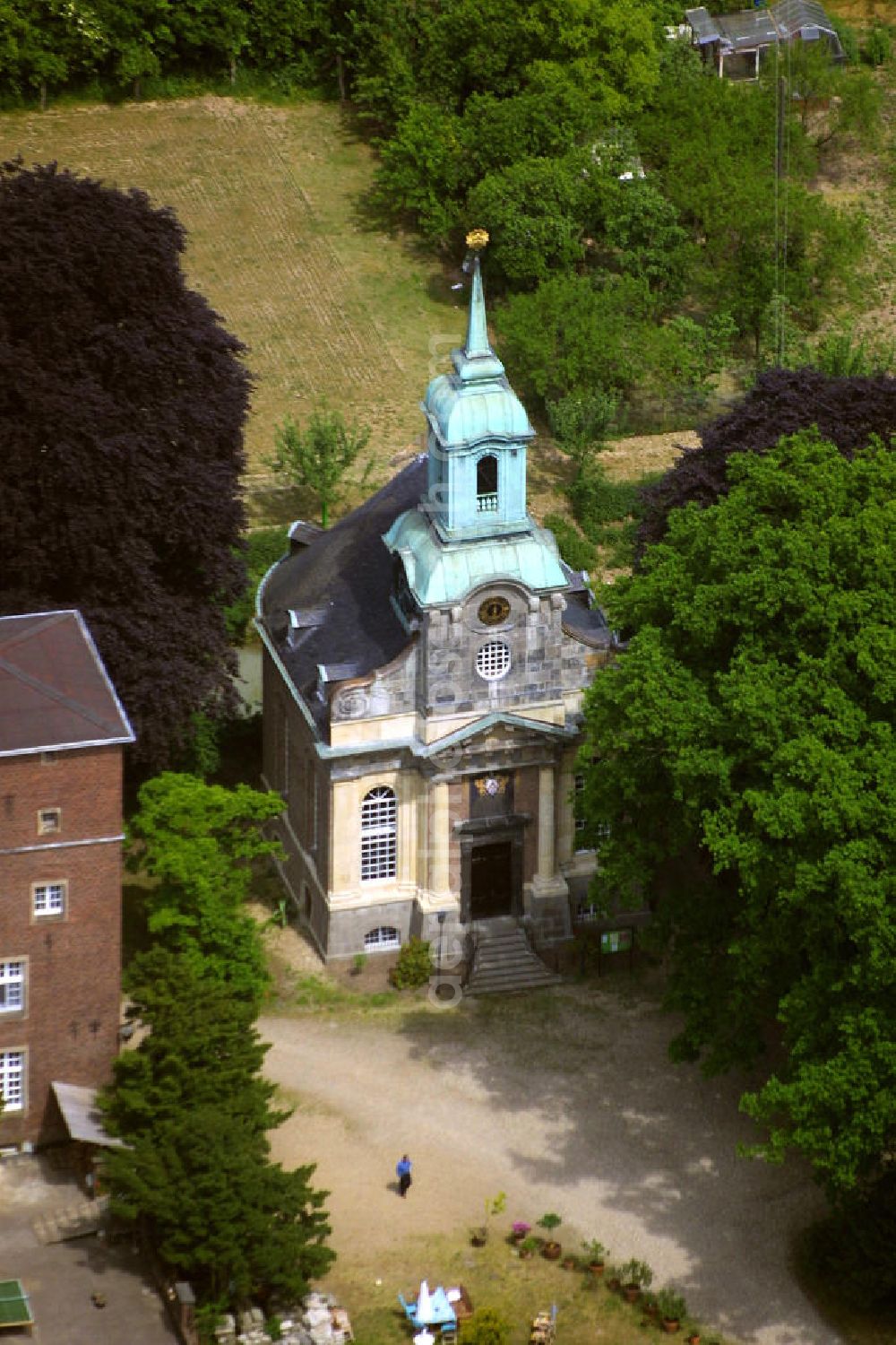 Aerial image Wesel - Blick auf Schloss Diersfordt. Das Wasserschloss im Stil des Spätbarocks dient heute als Heimatmuseum und Hotel. View of Castle Diersfordt. The moated castle in the style of late Baroque serves today as a museum and hotel.