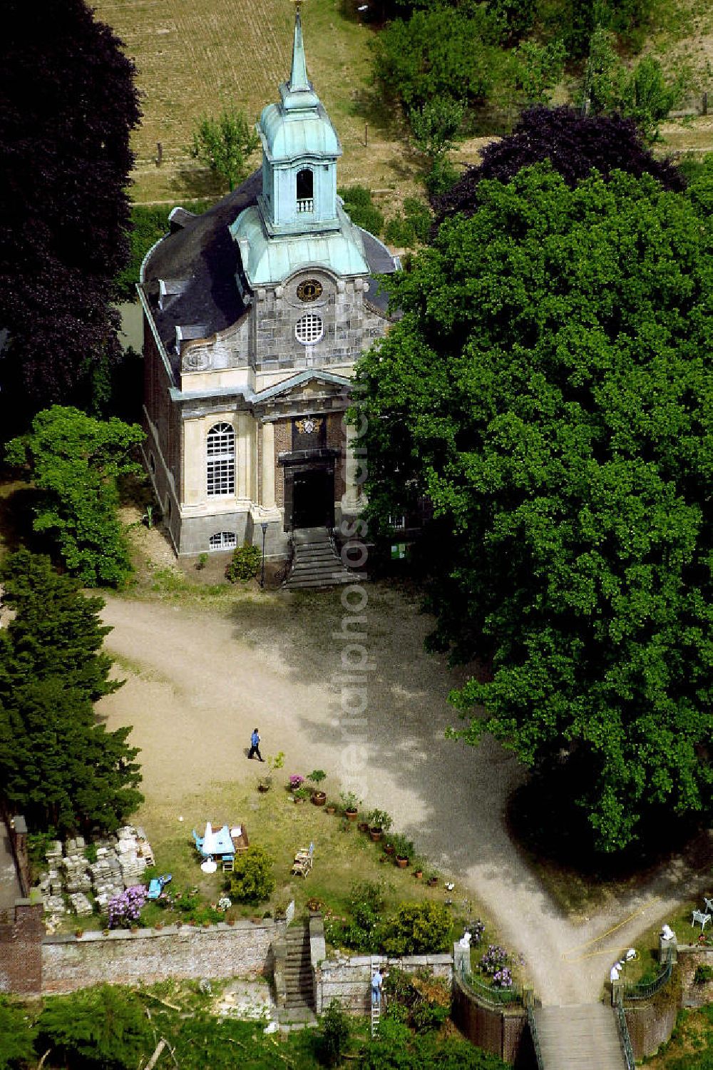 Aerial photograph Wesel - Blick auf Schloss Diersfordt. Das Wasserschloss im Stil des Spätbarocks dient heute als Heimatmuseum und Hotel. View of Castle Diersfordt. The moated castle in the style of late Baroque serves today as a museum and hotel.